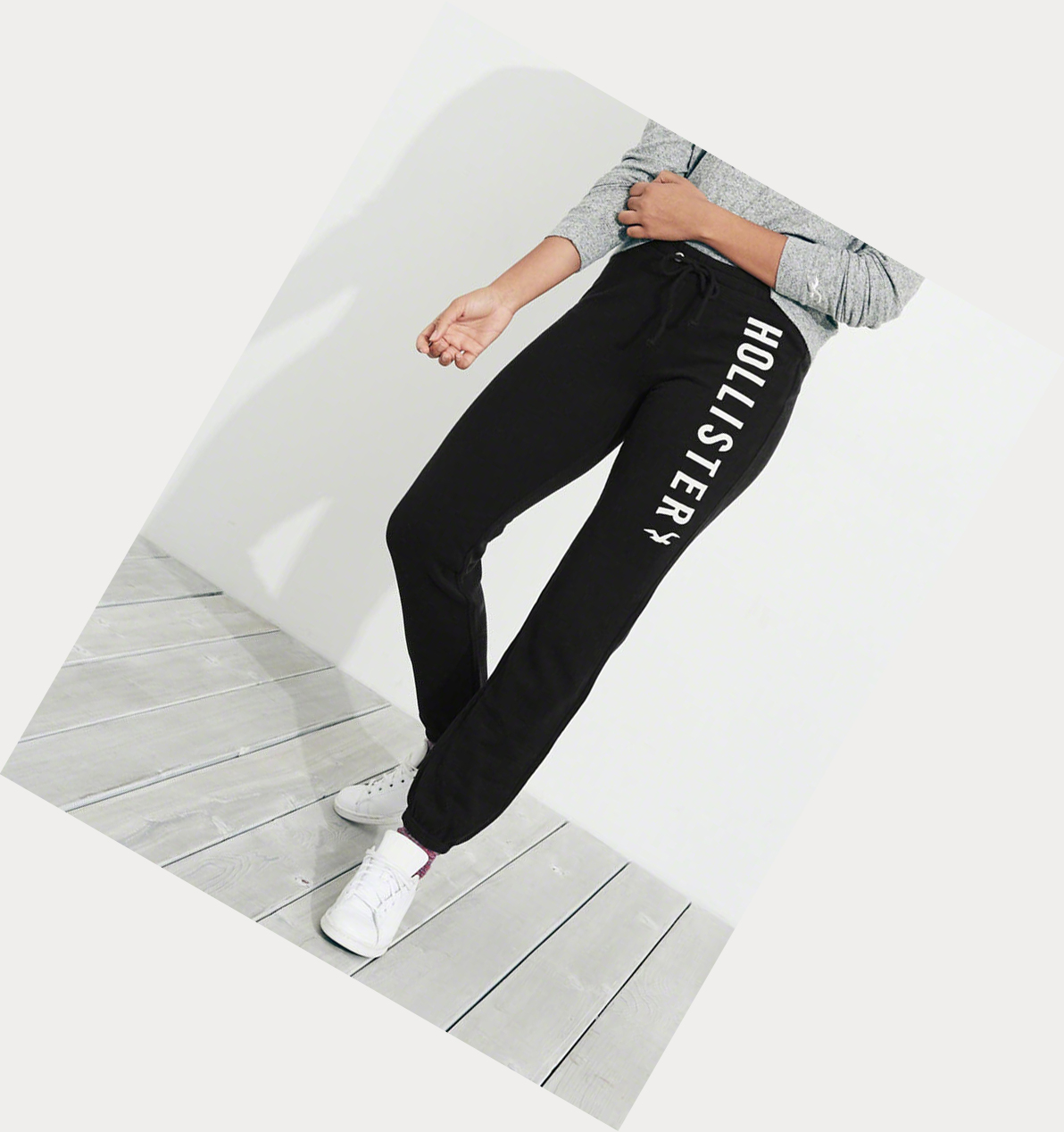 Black Women's Hollister Logo Mid-Rise Classic Sweatpants | UK-145RICU