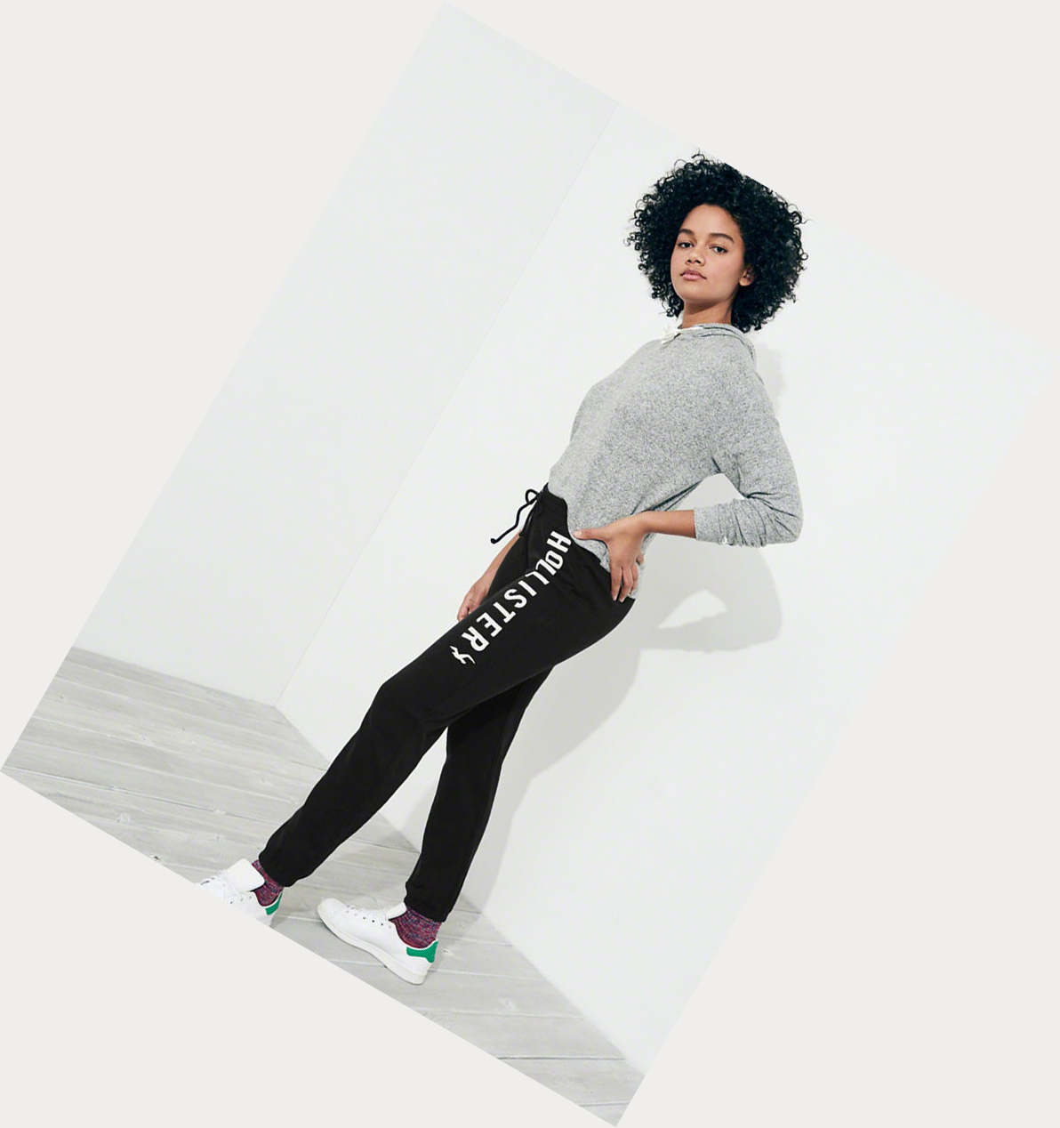 Black Women's Hollister Logo Mid-Rise Classic Sweatpants | UK-145RICU